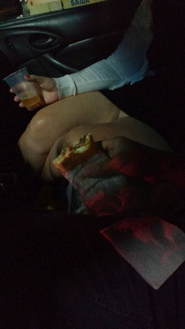 Foto 2 do Conto erotico: Esposa gostosinha se exibindo discretamente no Drive-in