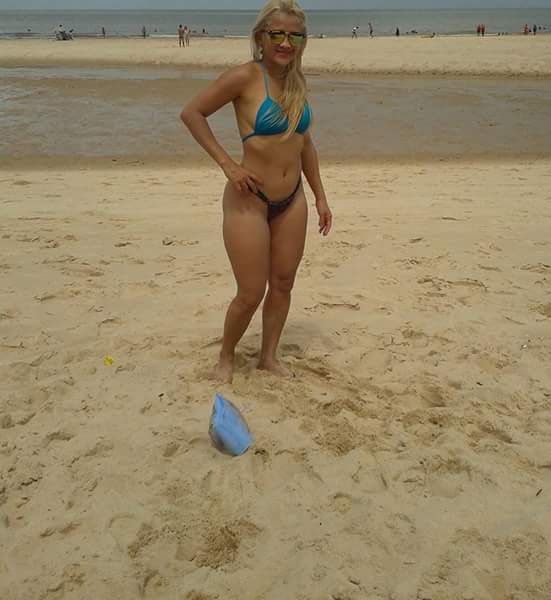 Foto 1 do Conto erotico: Loira Da Praia...