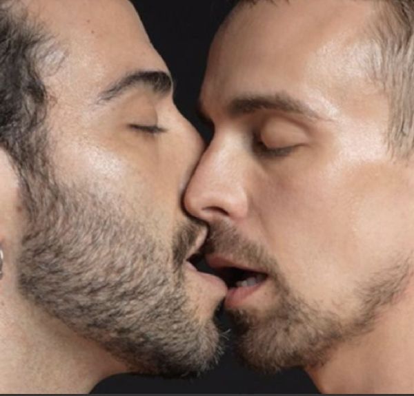 Foto 3 do Conto erotico: O começo: um beijo!