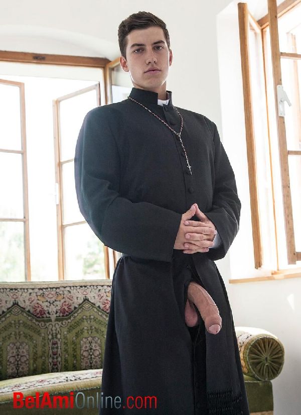 Foto 3 do Conto erotico: O padre viciou no meu bundão