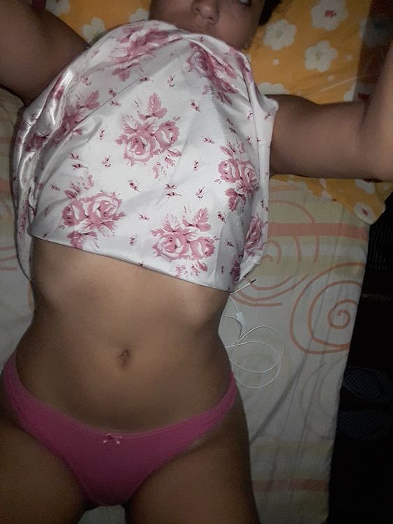 Foto 1 do Conto erotico: A massagem na minha sobrinha 2