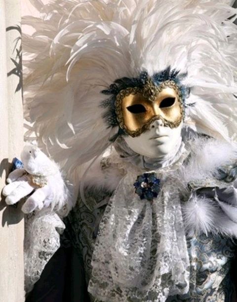Foto 1 do Conto erotico: Carnaval de Veneza transpira sexo.