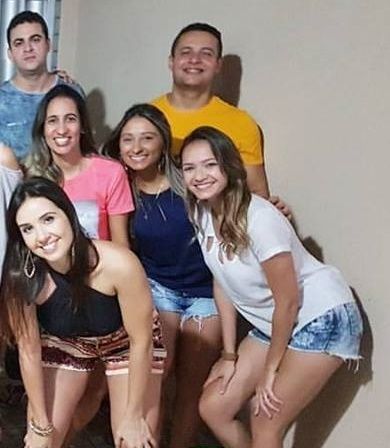 Foto 2 do Conto erotico: O pinguço dotado e seus amigos comeram minha noiva