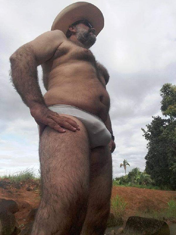 Foto 3 do Conto erotico: O tio do meu namorado esfolou meu rabo na fazenda.