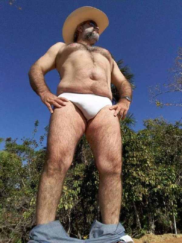 Foto 4 do Conto erotico: O tio do meu namorado esfolou meu rabo na fazenda.