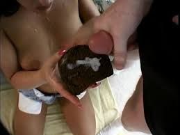 Foto 4 do Conto erotico: Sobremesa depois de ser enrabado: bolo de chocolate coberto de porra!!