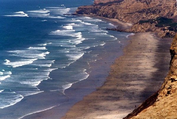 Foto 1 do Conto erotico: A três, aprendi a ser passivo na praia de nudismo