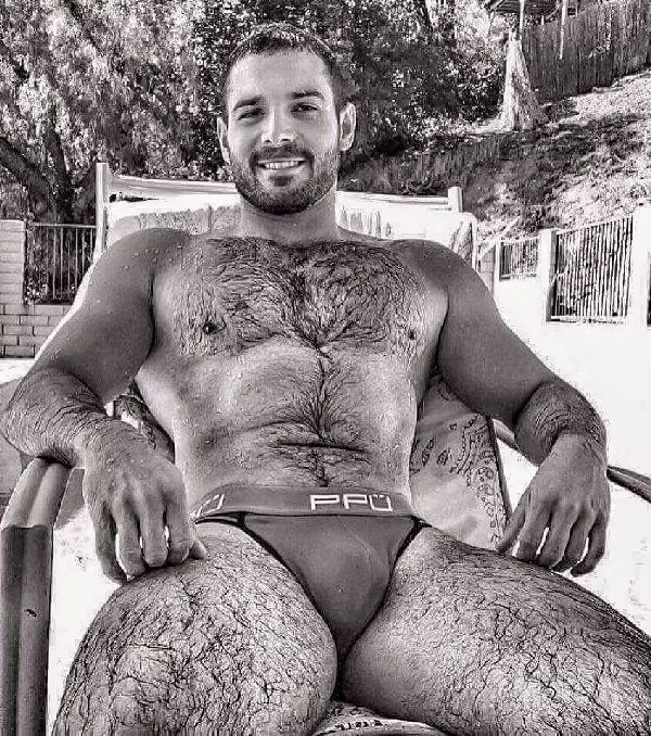 Foto 1 do Conto erotico: Peguei o jogador de rugby no acampamento