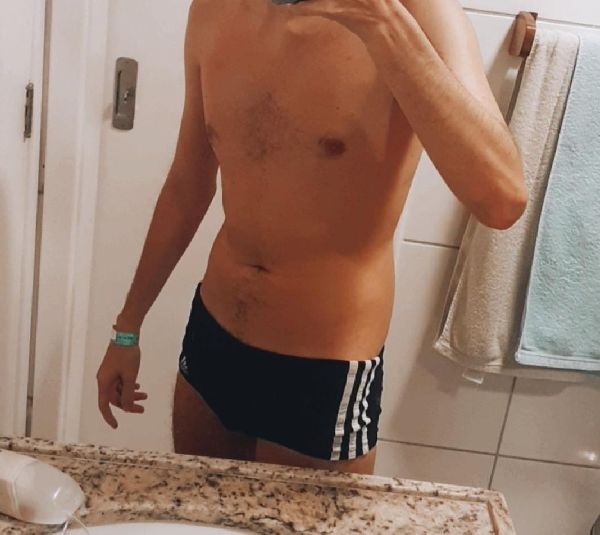 Foto 1 do Conto erotico: Com o professor de natação