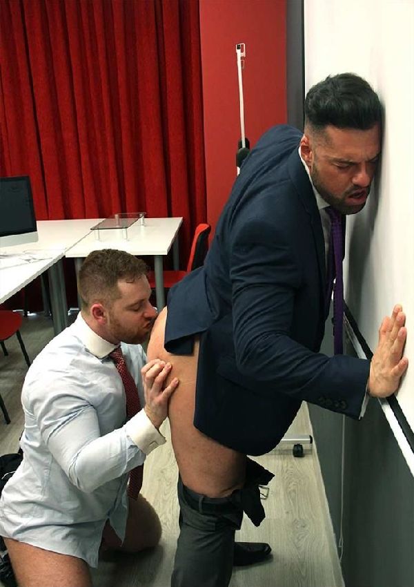 Foto 2 do Conto erotico: O SEGURANÇA PAUZUDO E O ENGRAVATADO - THALES O SEGURANÇA.
