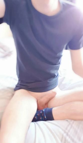 Foto 3 do Conto erotico: Jonny aprende a pagar boquete e mão amiga e se delicia