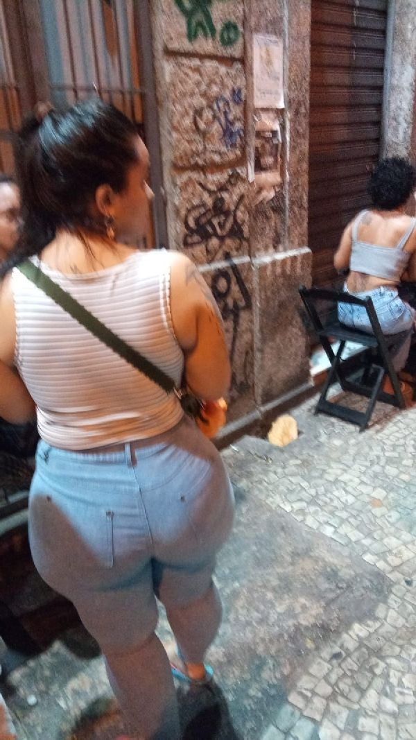 Foto 4 do Conto erotico: Melhor Encoxada do Ano.. até o momento.