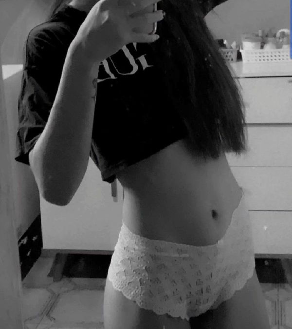 Foto 1 do Conto erotico: a filha novinha do meu amigo