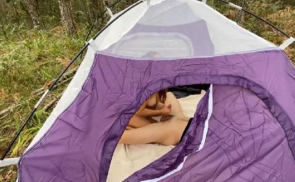 Foto 4 do Conto erotico: Diversão entre dois casais na barraca de camping