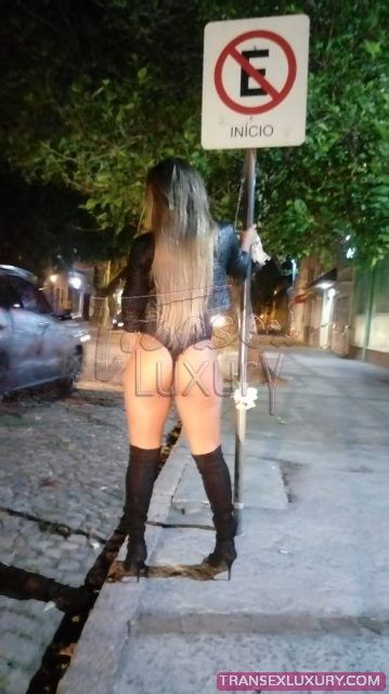 Foto 1 do Conto erotico: Muito leite na foda rápida no drive com a boneca linda