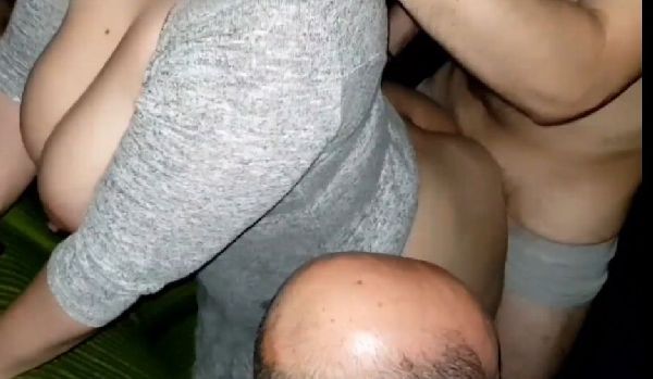 Foto 2 do Conto erotico: Minha puta tomou quatro no cu na festa final de semana e os caras filmaram e tomaram cerveja comigo