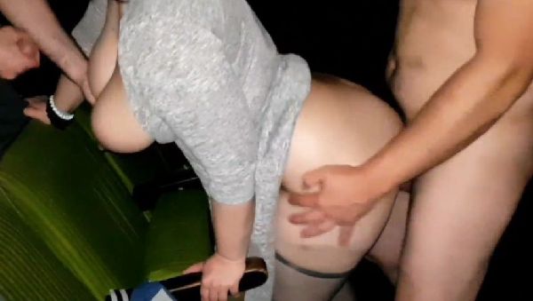Foto 5 do Conto erotico: Minha puta tomou quatro no cu na festa final de semana e os caras filmaram e tomaram cerveja comigo