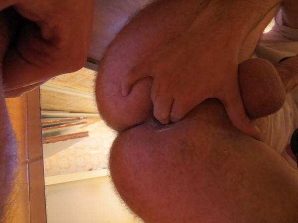 Foto 2 do Conto erotico: Punheta com desodorante no rabo