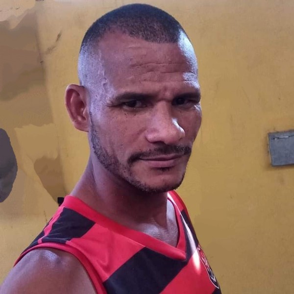 Foto 1 do Conto erotico: O dia que para resolver um probleminha acabei dando pro dono da biqueira