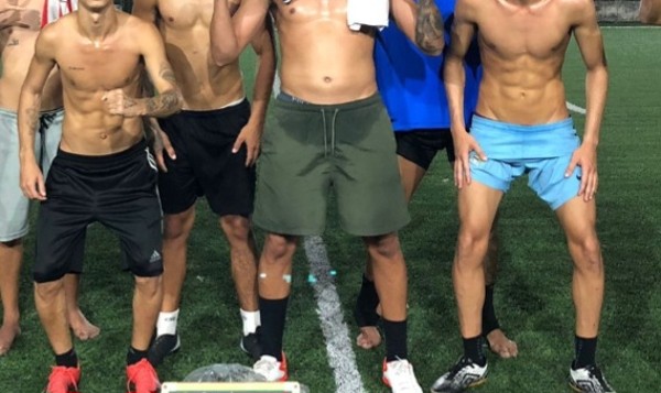Foto 1 do Conto erotico: Depois do futebol dei para 4 de uma vez