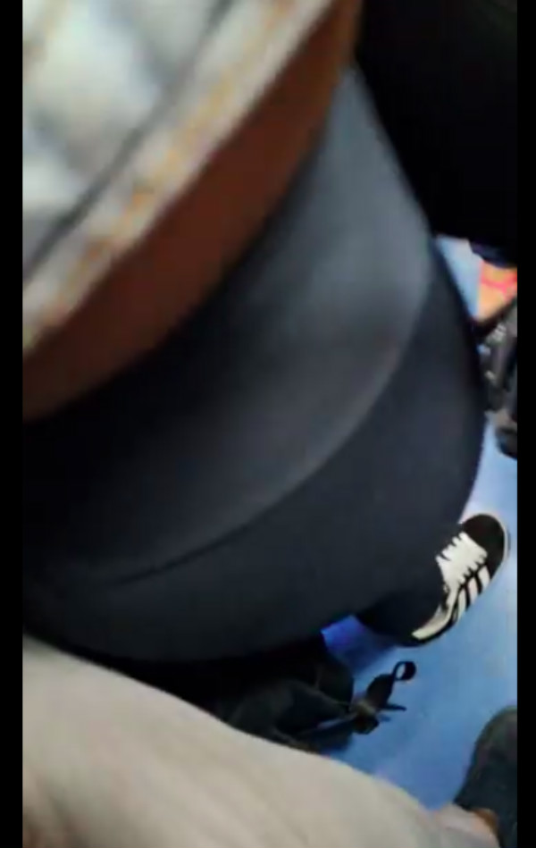 Foto 2 do Conto erotico: Encoxada no metro da linha 3 vermelha na mulata de legging ( COM VIDEO )
