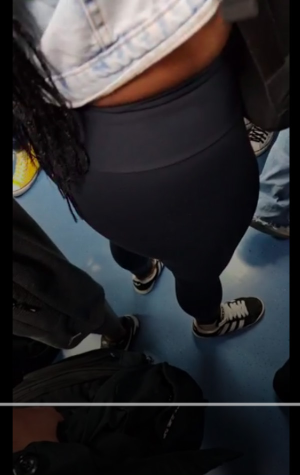 Foto 3 do Conto erotico: Encoxada no metro da linha 3 vermelha na mulata de legging ( COM VIDEO )