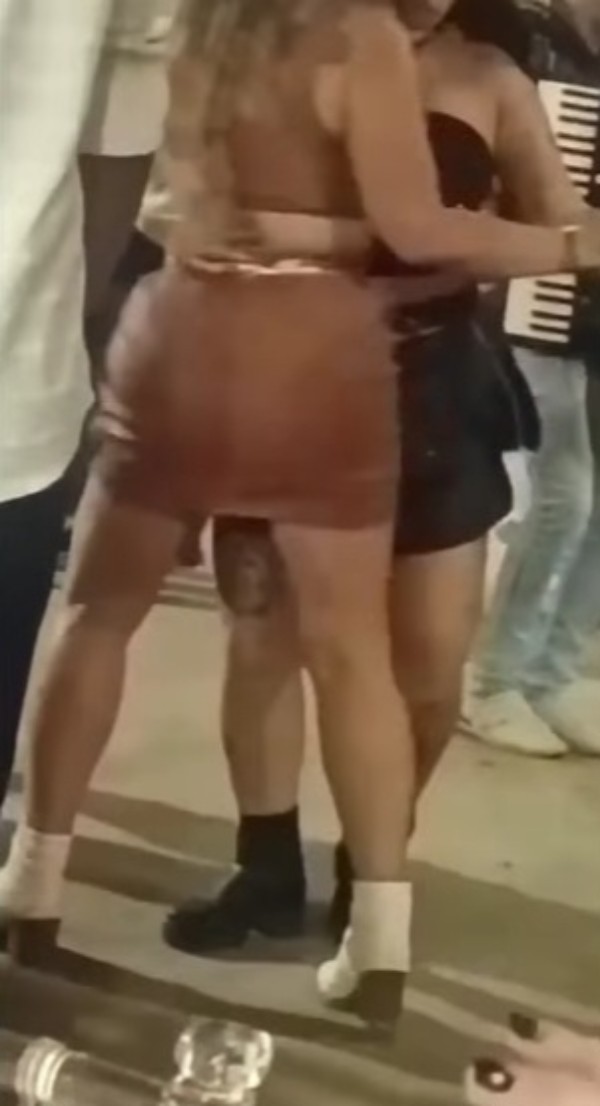 Foto 5 do Conto erotico: MINHA ESPOSA E SUA AMIGA CAROL FORAM DO PÁTIO DE EVENTOS JUNINOS PARA O MOTEL COM TRÊS AMIGOS.