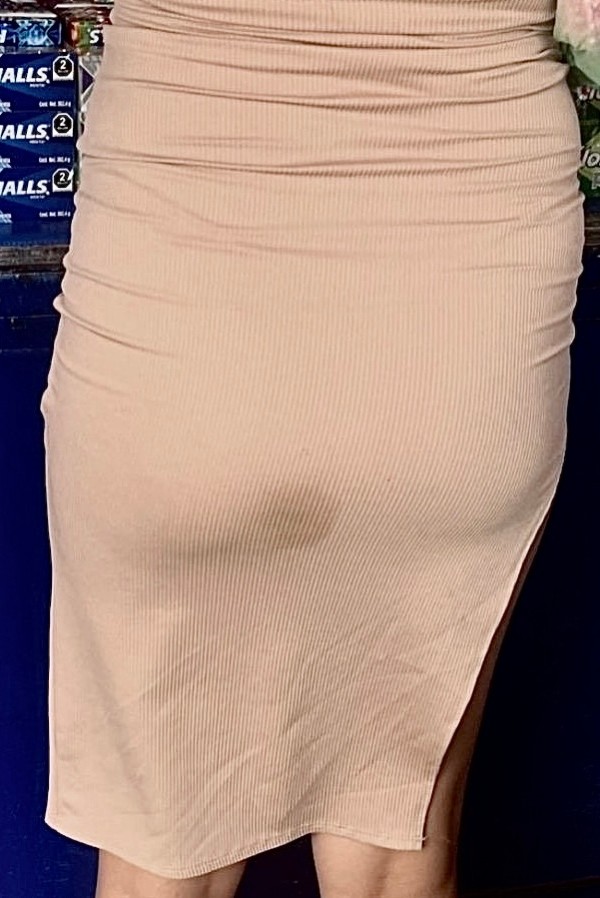 Foto 1 do Conto erotico: Encoxada na safada de vestido na linha vermelha (com foto)