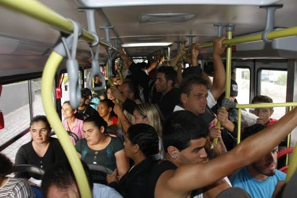 Foto 1 do Conto erotico: Dia que fiquei excitada no ônibus lotado
