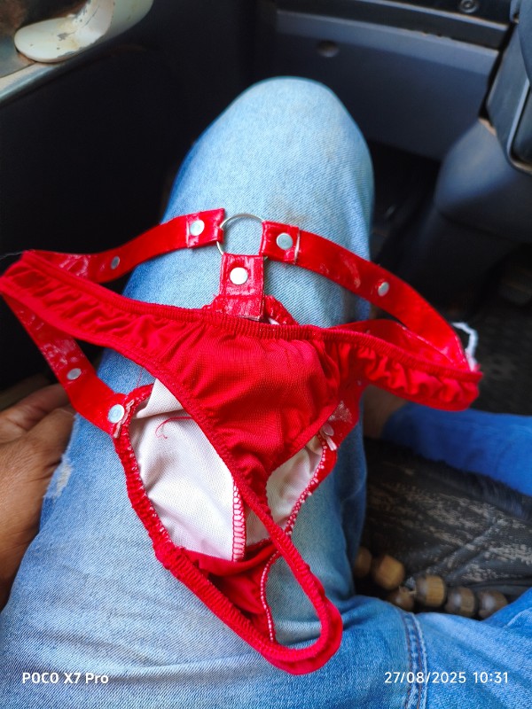 Foto 1 do Conto erotico: A calcinha de putinha da minha filhinha