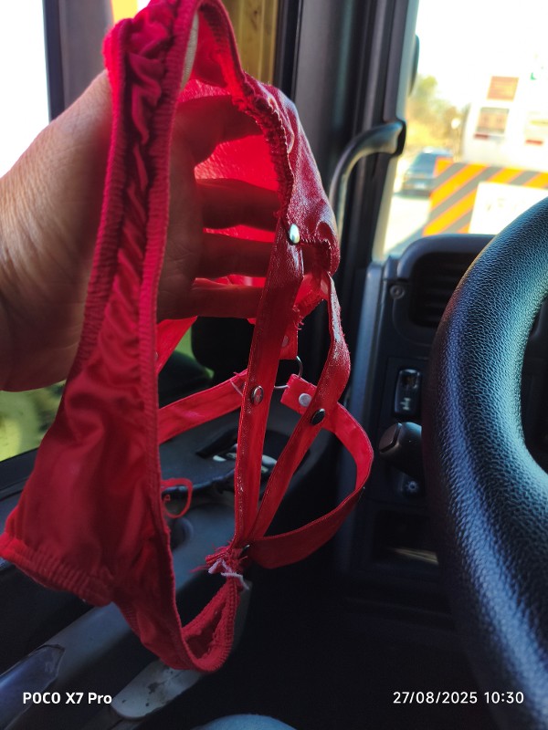 Foto 5 do Conto erotico: A calcinha de putinha da minha filhinha