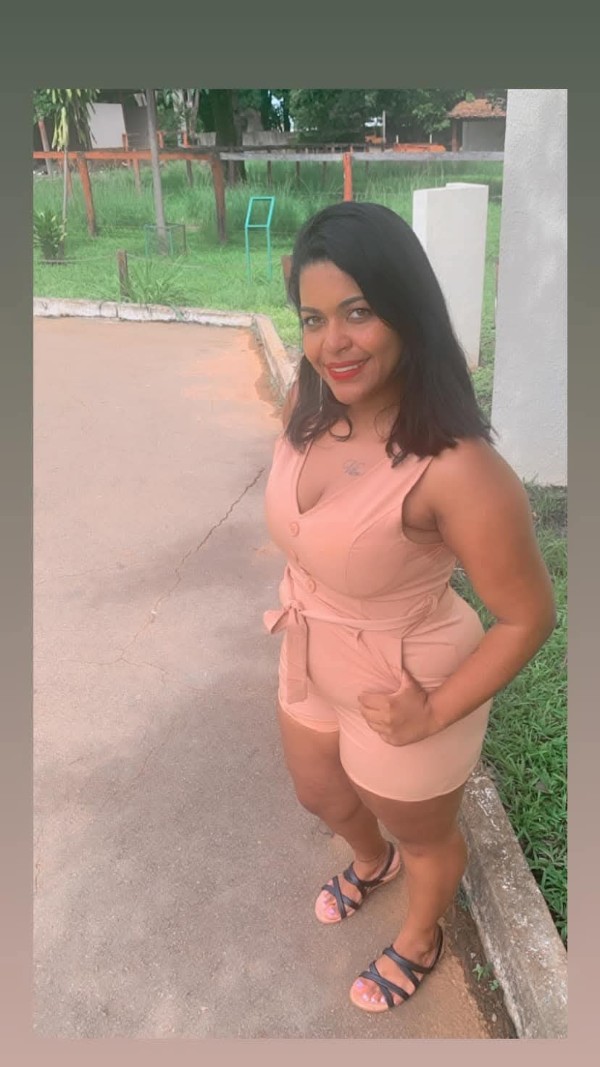 Foto 2 do Conto erotico: Minha diarista casada acabou caindo na minha pica por dinheiro parte 1