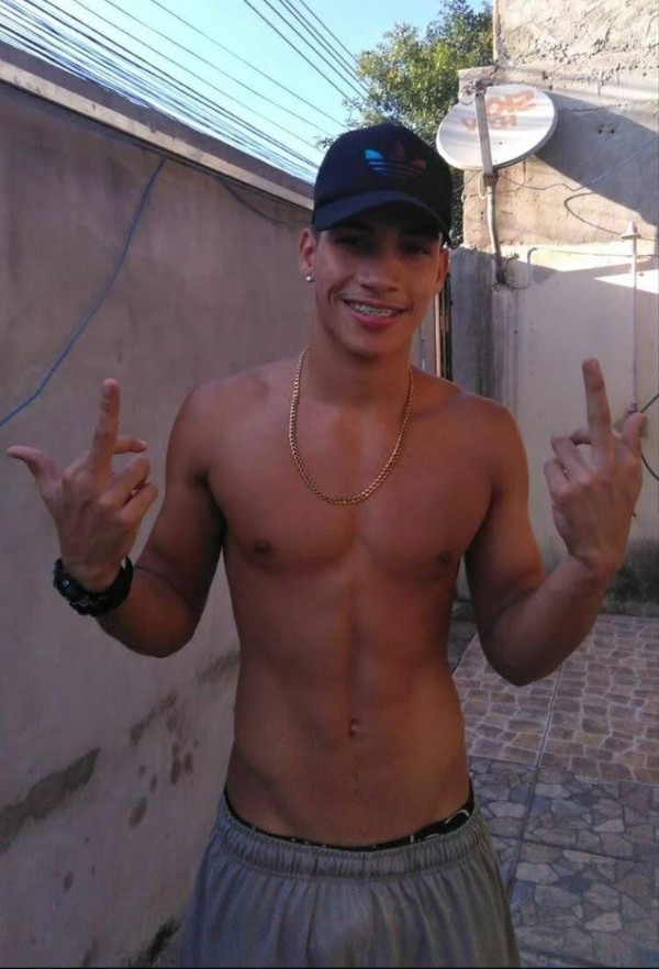 Foto 1 do Conto erotico: O MALOQUEIRO ME DEIXOU ÔCO POR DENTRO
