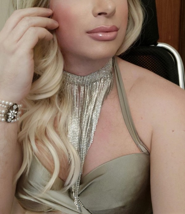 Foto 2 do Conto erotico: Crossdresser - Iniciando mais um amigo virgem