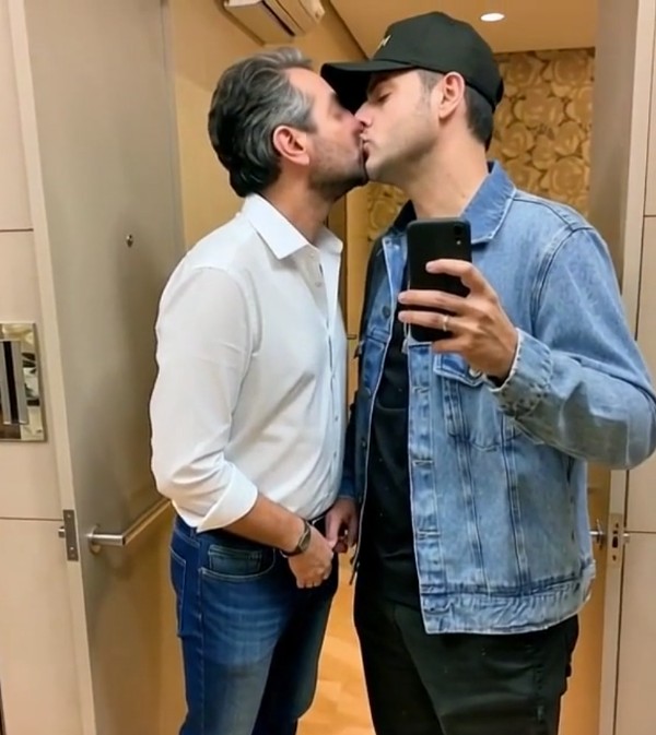 Foto 5 do Conto erotico: A Esposa de Todos — Noite do dia 06/09/2025