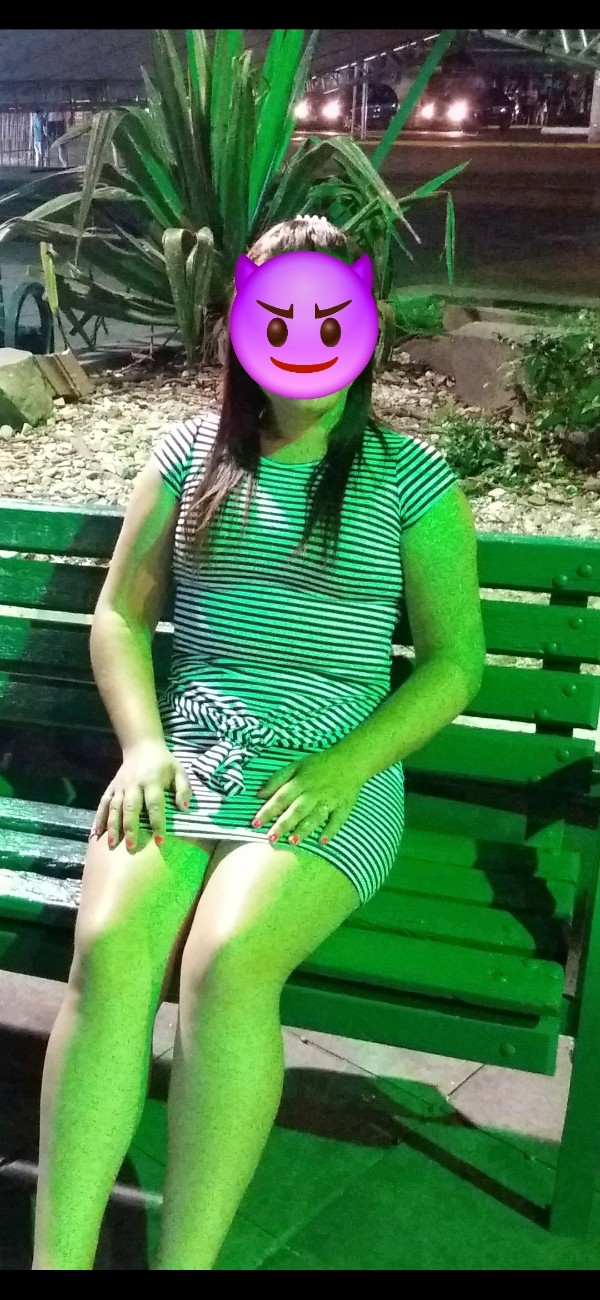 Foto 1 do Conto erotico: Cliente da farmácia chama os amigos pra me comerem