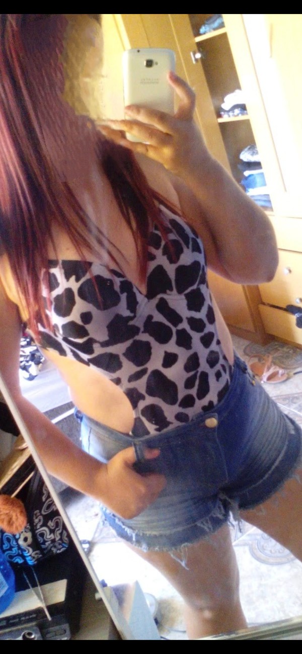 Foto 2 do Conto erotico: Cliente da farmácia chama os amigos pra me comerem