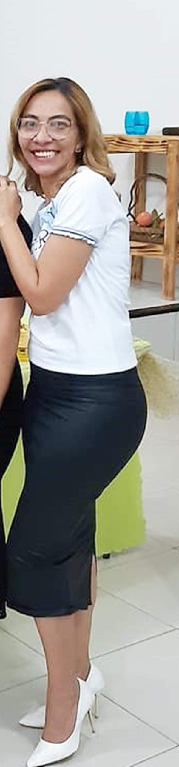 Foto 3 do Conto erotico: para ganhar comissão tem que levar no cu parte 2