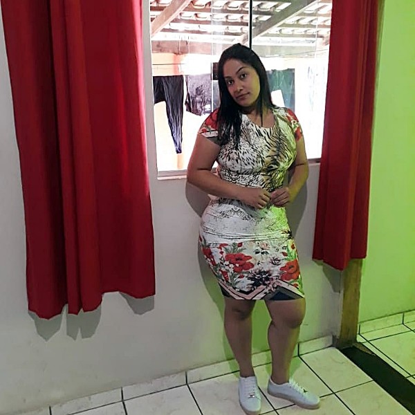 Foto 4 do Conto erotico: comi a vendedora de comesmetico evangelica amiga da minha esposa parte 1