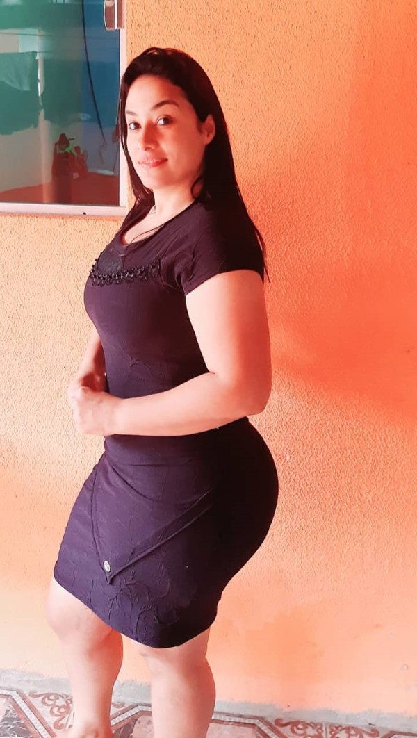 Foto 5 do Conto erotico: comi a vendedora de comesmetico evangelica amiga da minha esposa parte 1