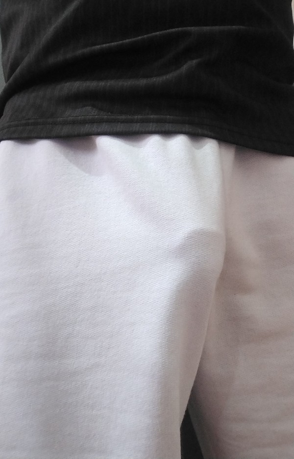 Foto 1 do Conto erotico: Bermuda branca sem cueca no mercado