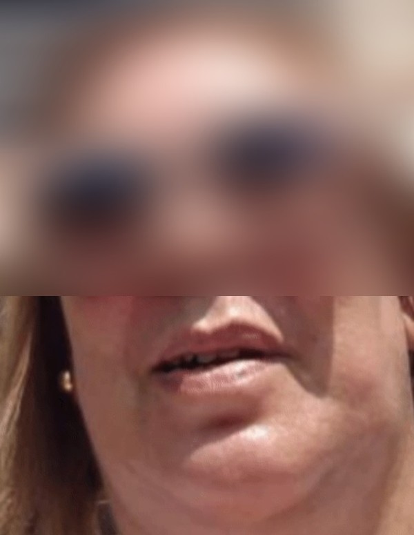 Foto 2 do Conto erotico: Percepção dos olhares e expressão de uma mulher querendo mijar