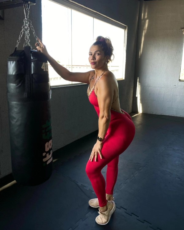 Foto 2 do Conto erotico: como comi a esposa exibicionista do meu funcionário e indiquei ela para um prostibulo parte 1