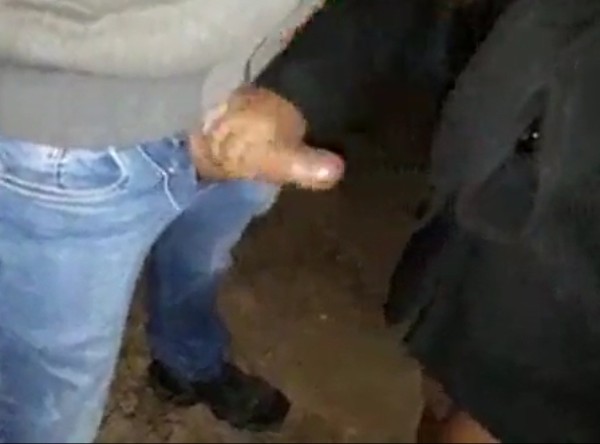 Foto 2 do Conto erotico: Fui corno, vizinha esposa dando atrás do prédio abandonado