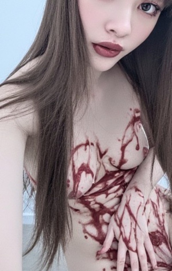 Foto 3 do Conto erotico: Halloween2025: VENDO E SENTINDO O ABUSO DO MEU CADÁVER!