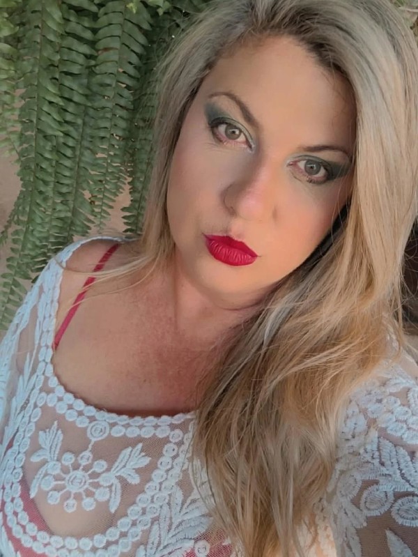 Foto 4 do Conto erotico: a esposa boa da para o chefe do marido parte 1