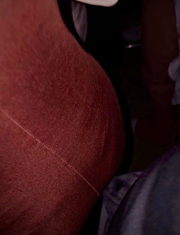 Foto 1 do Conto erotico: Encoxada na novinha trans safada na linha 12 Safira (com foto)