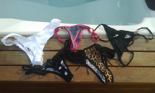 Foto 1 do Conto erotico: Mostrando as Calcinhas da esposa na CAM - REAL - VERIDICO