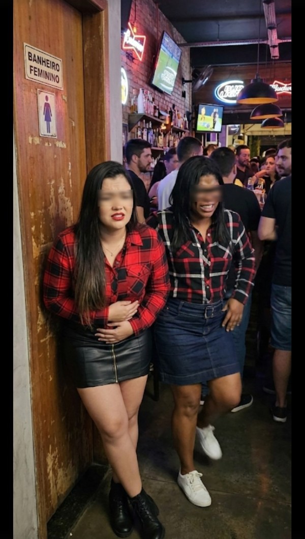 Foto 2 do Conto erotico: Noite mulheres e xixi