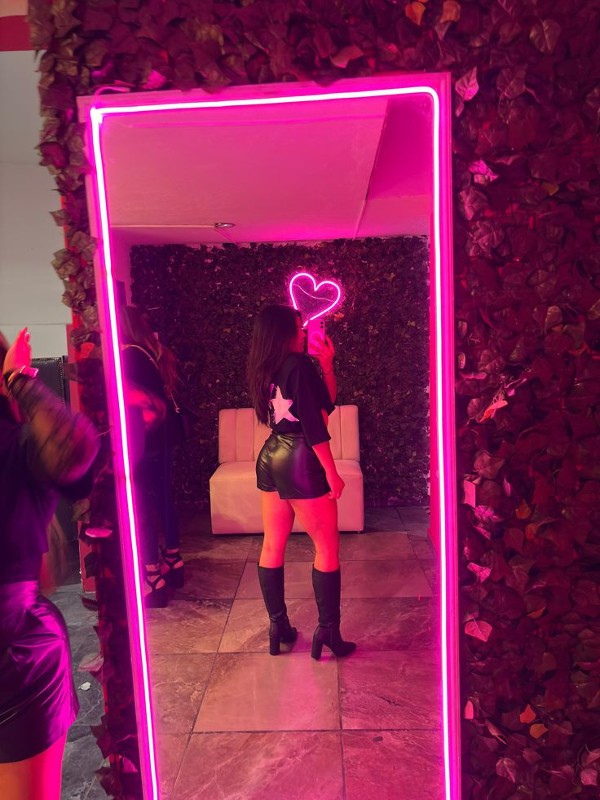 Foto 2 do Conto erotico: O que elas não fazem por dinheiro... - A degradação final